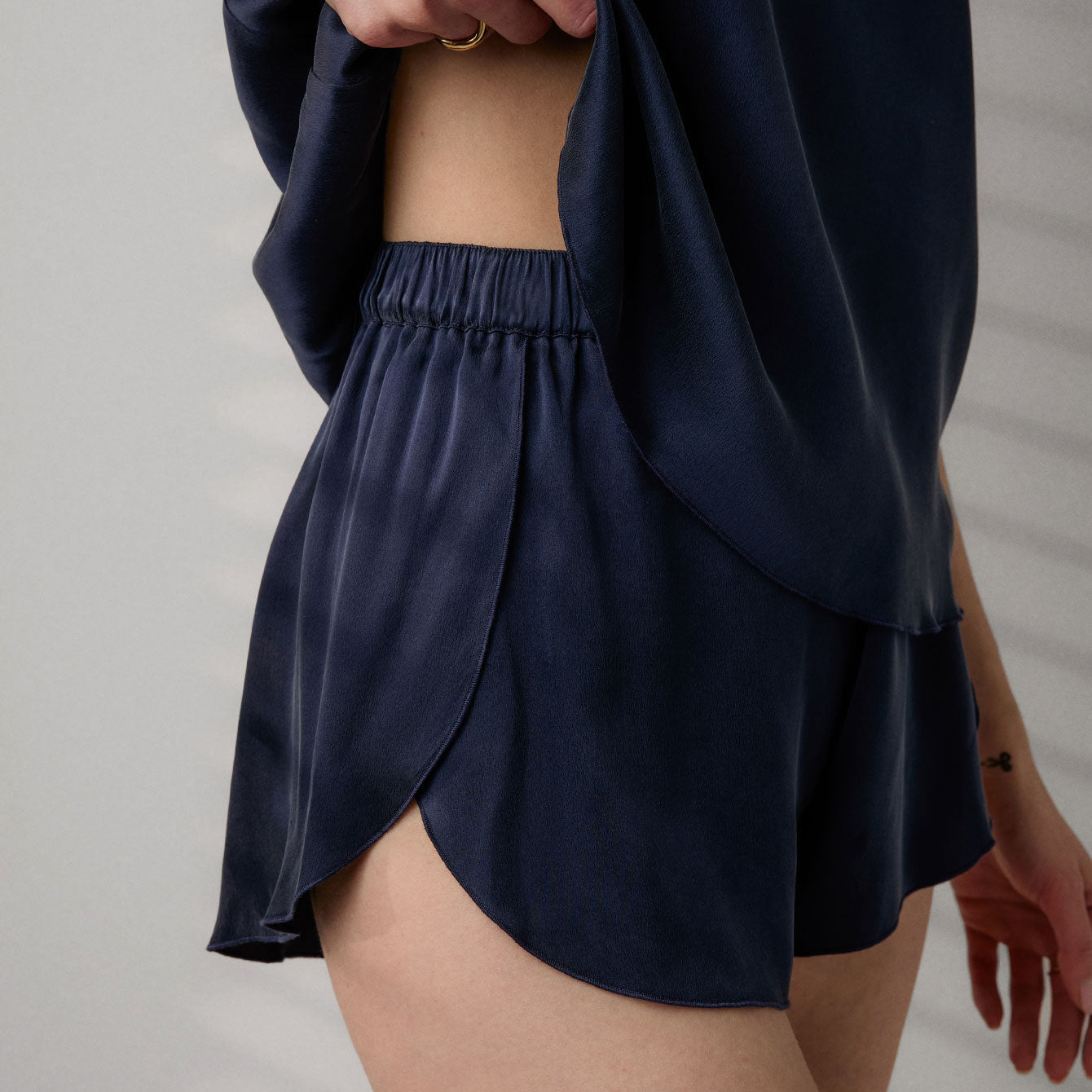 Washable Silk Tulip Back Set